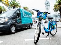 Ford tham gia vào trận chiến của Uber