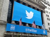 Twitter sẽ tự bán mình vào tay ai?