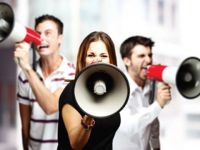 Thuê người tiêu dùng làm truyền thông