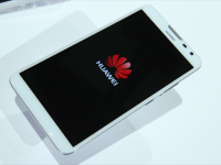 Điện thoại Huawei gian nan tìm đường vào Mỹ