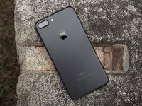 Người Việt thích mua smartphone ‘cao cấp của cao cấp