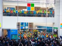 Microsoft cần thay đổi chiến lược nếu không muốn bị Apple, Samsung loại bỏ