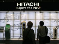 Bí quyết nào giúp Hitachi vững mạnh trong lúc các công ty Nhật gặp khó khăn?