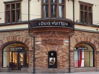 Tập đoàn LVMH (Louis Vuitton Moët Hennessy) thâu tóm Dior qua thương vụ 13 tỷ USD