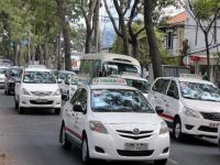 Cuộc chiến taxi: Vinasun tuyên bố kiện Uber, Grab tới cùng