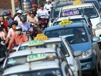 Taxi truyền thống lo Grab, Uber “khuyến mại suốt năm”