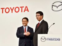 Toyota mua 5% cổ phần Mazda