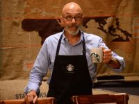 Đại sứ Starbucks Coffee: Đừng để người khác định vị mình là ai