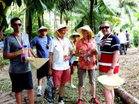 Du lịch Việt Nam: Tay không sao bắt khách!