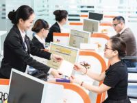 Các ngân hàng Việt Nam đang đổ xô vào cuộc chiến bán lẻ đầy rủi ro