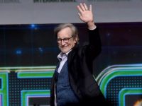 Apple mời đạo diễn nổi tiếng Steven Spielberg làm phim truyền hình