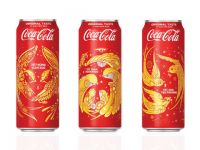 Lần đầu kết duyên cùng nghệ sĩ trẻ, bao bì Coca-Cola Tết 2018 có gì mới?