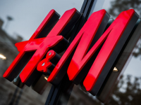 Zara khiến H&M lao đao nhất trong 16 năm kinh doanh