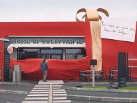 Burger King “chơi lớn” mùa Giáng sinh, tặng cả nhà hàng cho một “fan bự”