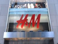 H&M “lận đận” mùa lễ hội