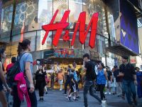 H&M xin lỗi vì quảng cáo sản phẩm mang thông điệp phản cảm
