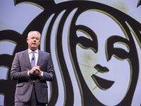 Cách CEO Starbucks xử lý khi thương hiệu bị tẩy chay