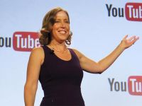 CEO YouTube: Nếu không đánh bại được thì phải thâu tóm!