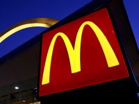 McDonald’s sắp bỏ ống hút nhựa, chuyển sang giấy