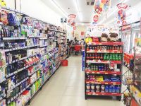 Cuộc chiến bỏng rát của cửa hàng tiện lợi