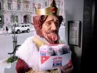 Cuộc trò chuyện lạ lùng của Burger King và Budweiser trên Twitter
