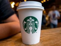 Đến năm 2020 Starbucks sẽ loại bỏ hoàn toàn ống hút nhựa