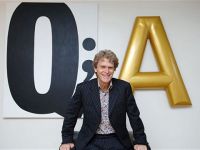Ông hoàng quảng cáo John Hegarty: Đừng chạy theo đồng tiền, hãy theo đuổi cơ hội