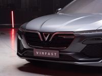 Xe VinFast giá tiền tỷ: Lợi thế nào cạnh tranh các ông lớn tại Việt Nam?