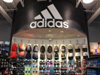adidas và cuộc chiến mạo hiểm với Amazon
