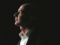 Bezos sải cánh