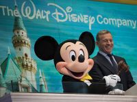 Disney tuyên chiến Netflix