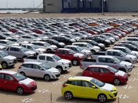 3 tháng cuối năm ôtô nhập về Việt Nam cao hơn 8 tháng trước cộng lại
