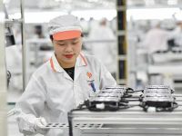 Bên trong nhà máy sản xuất điện thoại VinSmart