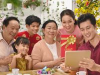 Trong thế giới bạc tỉ của quảng cáo Tết