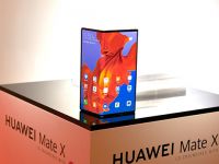 Huawei ra mắt điện thoại gập với giá đắt hơn Samsung