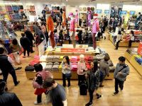 Uniqlo và các hàng bán lẻ đua nhau thu thập dữ liệu người tiêu dùng