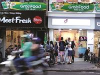Kỳ lân tham chiến giao đồ ăn