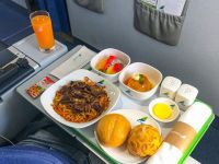 Sôi động thị trường suất ăn hàng không