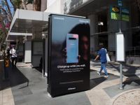 Samsung đặt những trạm sạc không dây tại các bến xe bus ở khu vực trung tâm Singapore