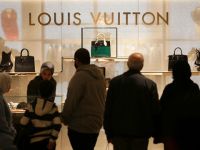 Vì sao túi Louis Vuitton rất đắt đỏ nhưng không bao giờ giảm giá?