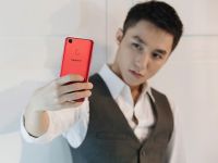 Vì sao ngôi sao giải trí dần vắng bóng trong quảng cáo smartphone tại Việt Nam?