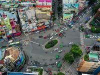 Hàng trăm thương hiệu chen nhau ở ngã 6 nhộn nhịp nhất Sài Gòn