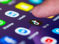 TikTok và cuộc đua thông tin ngắn