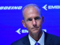 CEO Boeing ra đi giữa cao trào khủng hoảng