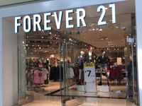 Forever 21 phá sản không có nghĩa là thời trang nhanh đã chết