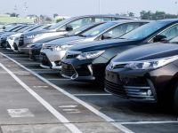 Nhập khẩu ô tô đạt 2,4 tỷ USD từ đầu năm