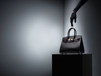 “Truy lùng” Hermès “vòng quanh thế giới”