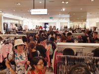 Hai hãng thời trang ngoại H&M và UNIQLO đua nhau Bắc tiến