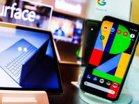 Apple, Microsoft mắc kẹt vì “made in China”