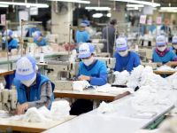 Doanh nghiệp dệt may hứng chịu “cơn bão” kép COVID-19